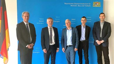 Der BZV im Gespräch mit dem Amtschef des Bayerischen Staatsministeriums für Wohnen, Bau und Verkehr, Herrn Dr. Thomas Gruber. v.l.n.r. Yves Knoll (BZV-Geschäftsführer), Johannes Edmüller (BZV-Präsident), Dr. Thomas Gruber (Amtschef des Bauministeriums), Roman Dienersberger (Ministerialrat), Frank Ruckdäschel (Baudirektor)