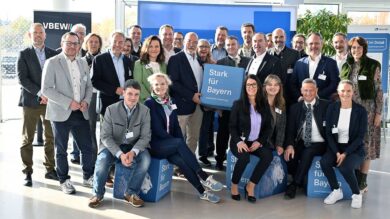 Der Bayerische Ziegelindustrie-Verband war im Oktober beim Parteitag der Freien Wähler in Straubing zu Gast und nutzte die Gelegenheit zum intensiven Austausch