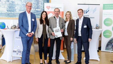 Der Bayerische Ziegelindustrie-Verband war gemeinsam mit der vbw – Vereinigung der Bayerischen Wirtschaft e. V. auf der Landesdelegiertenversammlung der FREIEN WÄHLER am 09. Mai 2026 in Bad Aibling vertreten.